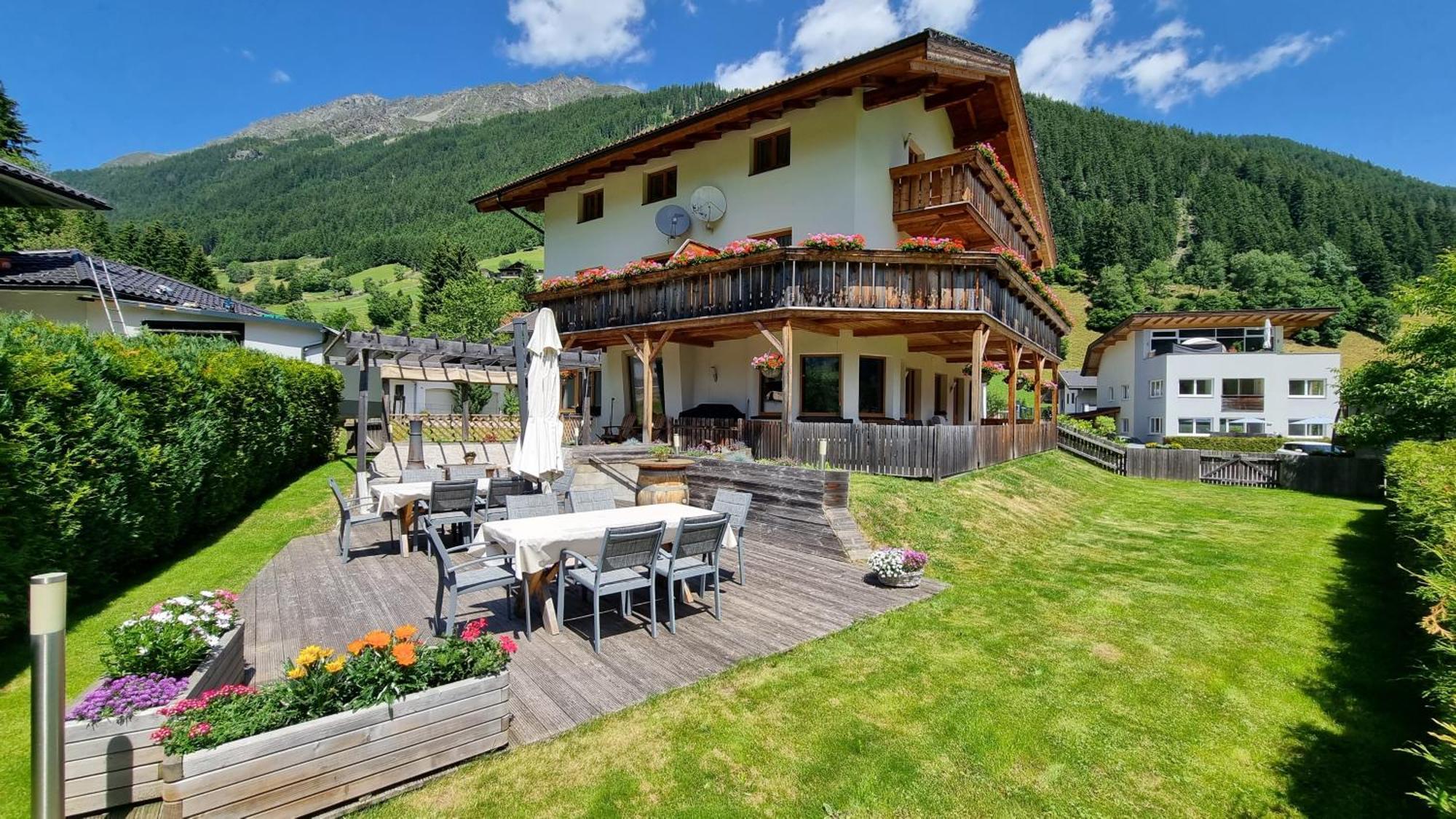 Gastehaus Landhaus Tyrol Otel Gries im Sellrain Dış mekan fotoğraf